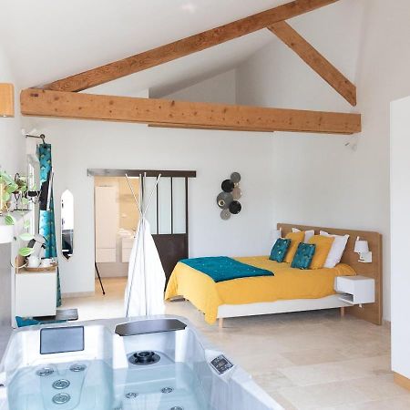 Bed and Breakfast Mas Des Tourterelles Jonquieres  Екстер'єр фото
