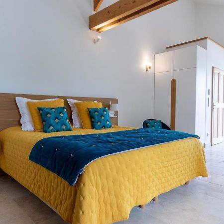 Bed and Breakfast Mas Des Tourterelles Jonquieres  Екстер'єр фото