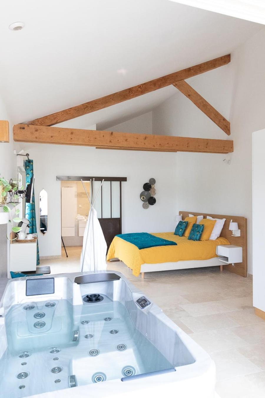 Bed and Breakfast Mas Des Tourterelles Jonquieres  Екстер'єр фото