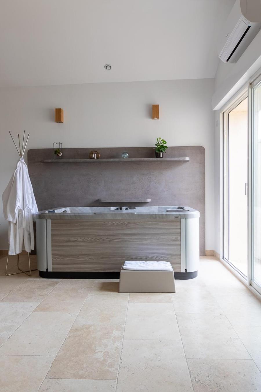 Bed and Breakfast Mas Des Tourterelles Jonquieres  Екстер'єр фото